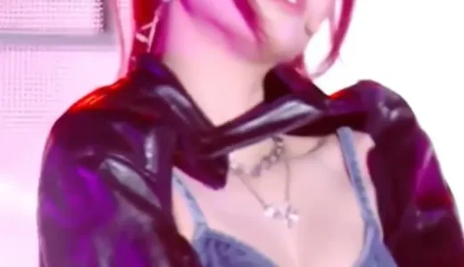 ITZYユナおっぱいノーブラ動画｜かわいい谷間K-POPダンス